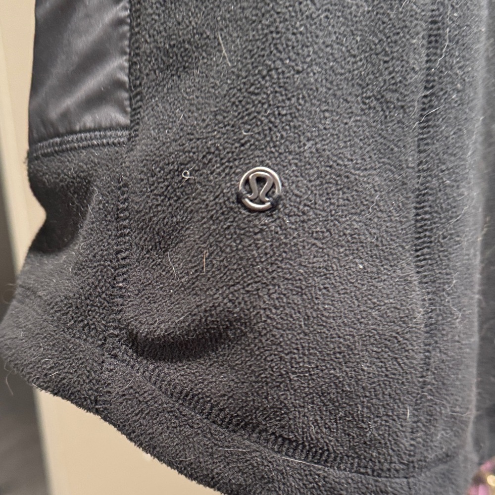 lululemon athletica Black Puffer Jacket With removable hood - Picture 2 of 4
